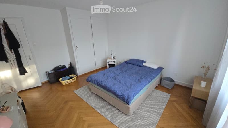 Grosses, helles Zi in charmanter 4,5-Zimmer-Altbauwohnung (3)