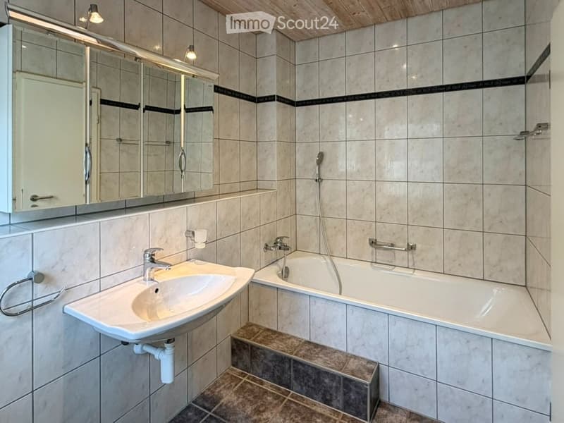 Helle 4.5-Zimmer-Wohnung mit Kamin und Balkon 120 m² (5)