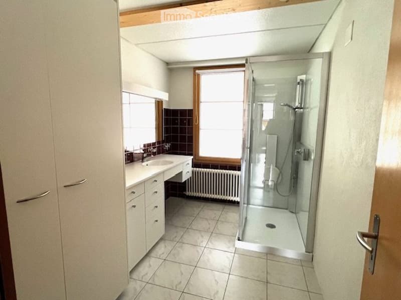 1. Zimmer mit Aussicht auf See und Berge in  6 Zi. Wohnung (4)