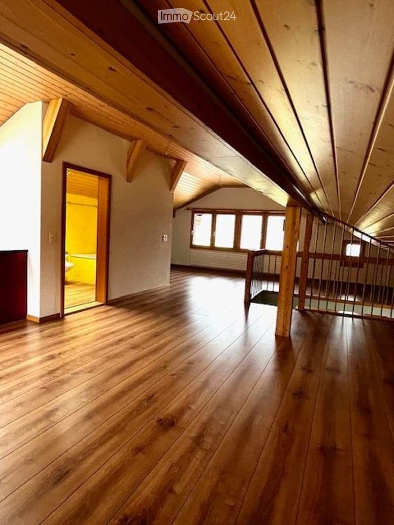1. Zimmer mit Aussicht auf See und Berge in  6 Zi. Wohnung (3)