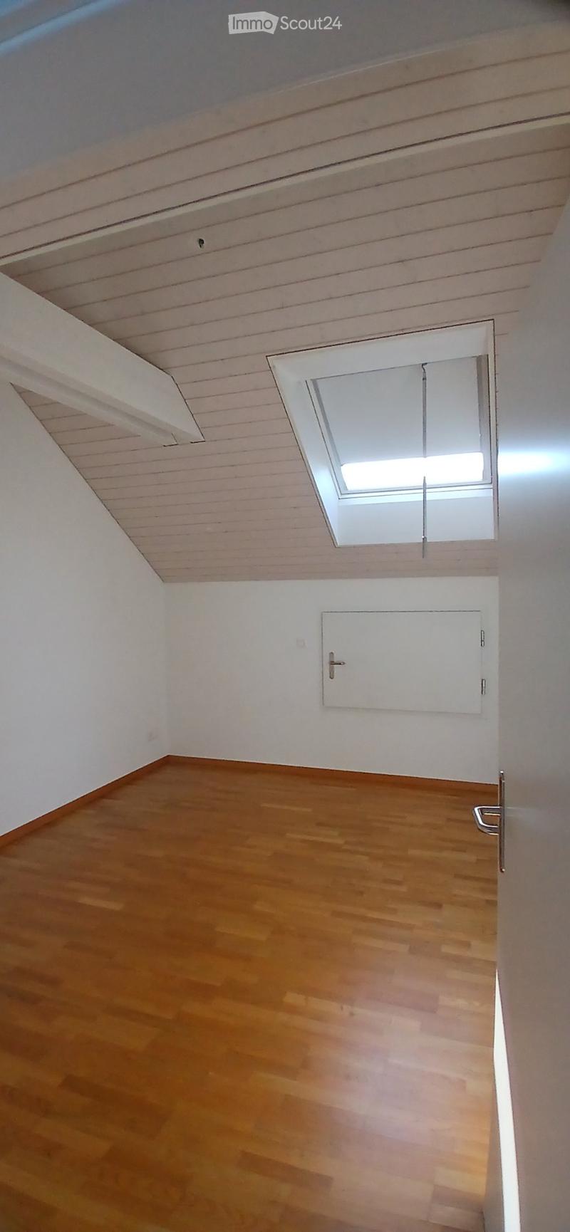 grosszügige, helle 3.5 Zimmer Dachwohnung in Homberg b. Thun (4)