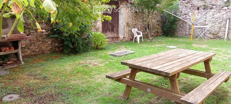 Appartamento con giardino (5)
