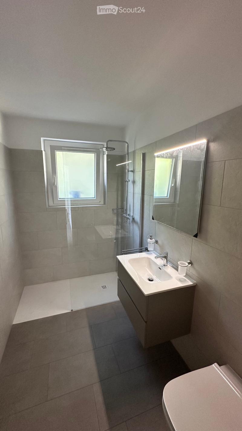 neu renovierte 2.5 Zimmer Wohnung mit Seesicht und PP (4)