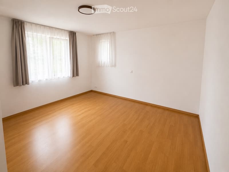 Wunderschöne und grosse EG 4.5 Wohnung (4)