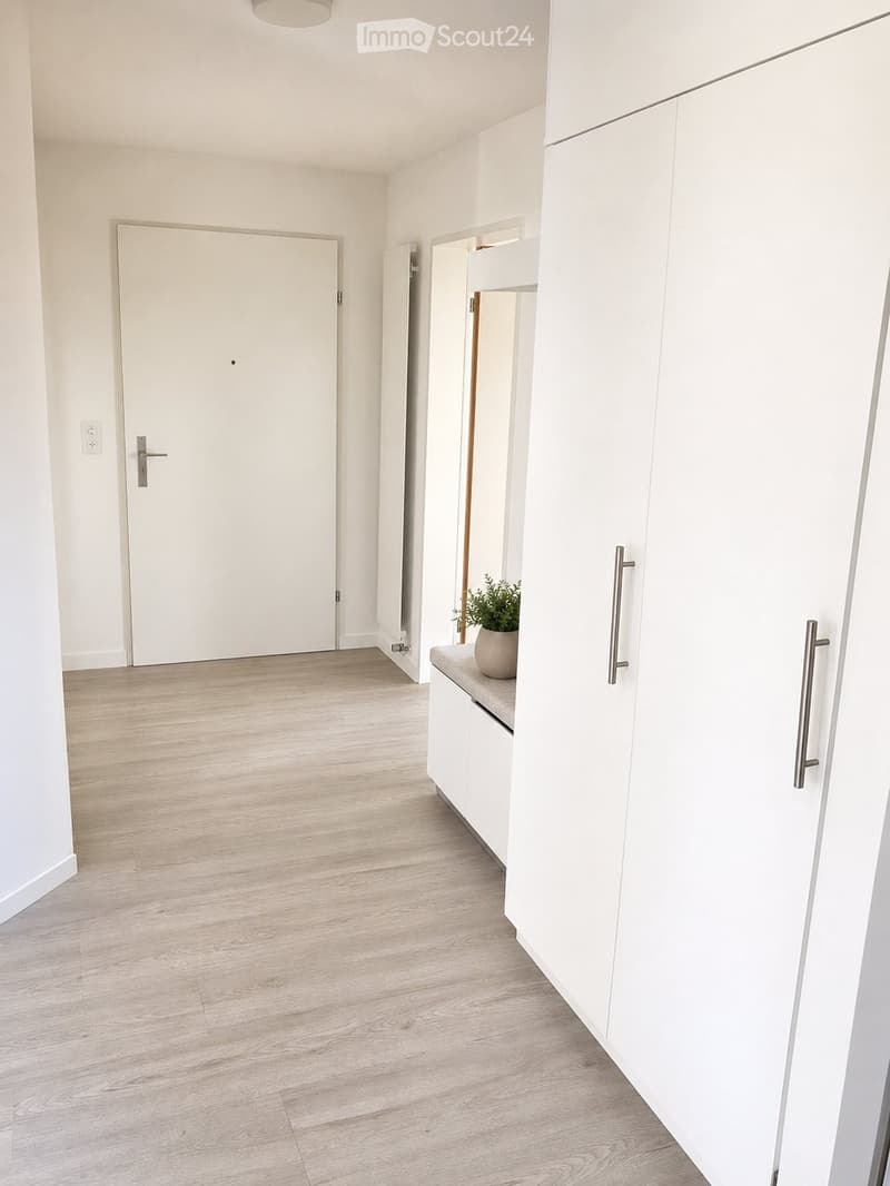 Grosszügige, sanierte 3.5-Zi Wohnung mit See- und Bergsicht (4)