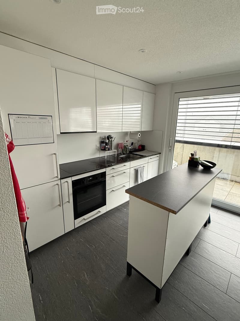 Moderne 2.5-Zimmer-Attikawohnung mit Terrasse & Lift (1)