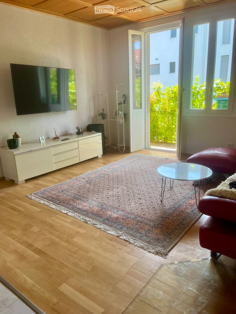 Moderne 3.5-Zimmerwohnung im EG mit Terrasse & Garten (3)