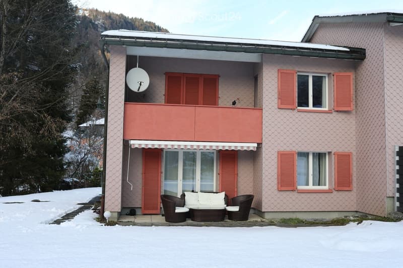 5.5 Zimmer Einfamilienhaus mit Garten und Garage in Linthal (1)