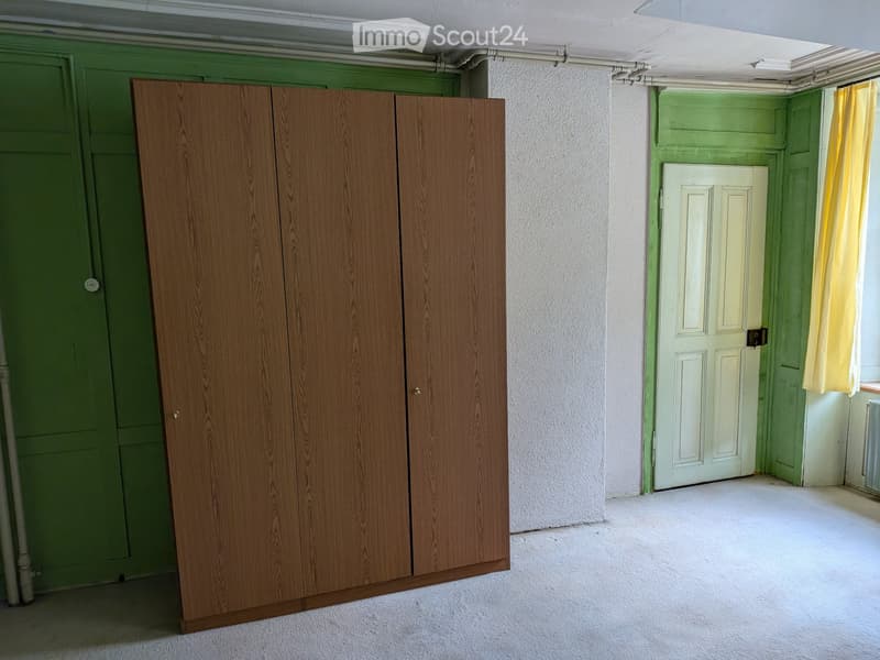 Grosszügiges Zimmer in historischen Gasthaus Diesbach (3)