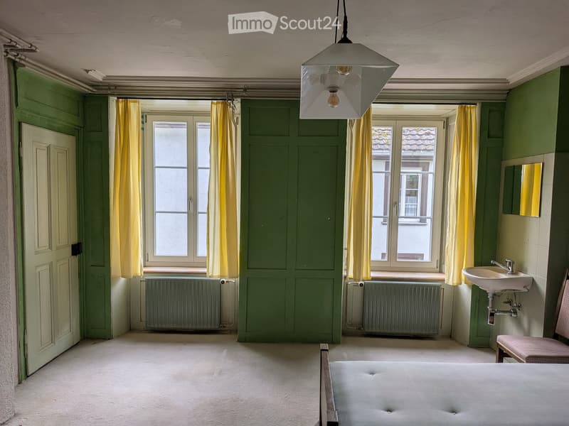 Grosszügiges Zimmer in historischen Gasthaus Diesbach (4)
