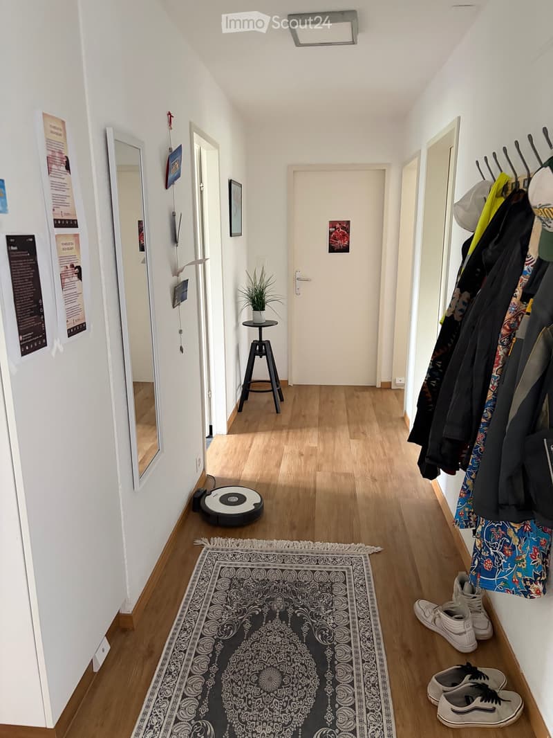 Helle 4-Zimmer-Wohnung mit Balkon (1)