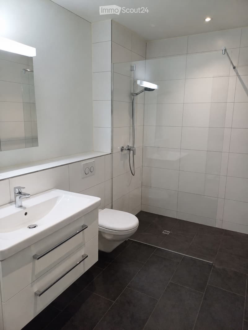 Nachmieter gesucht per 1. Okt. 2.5-Zimmer-Whg (2)