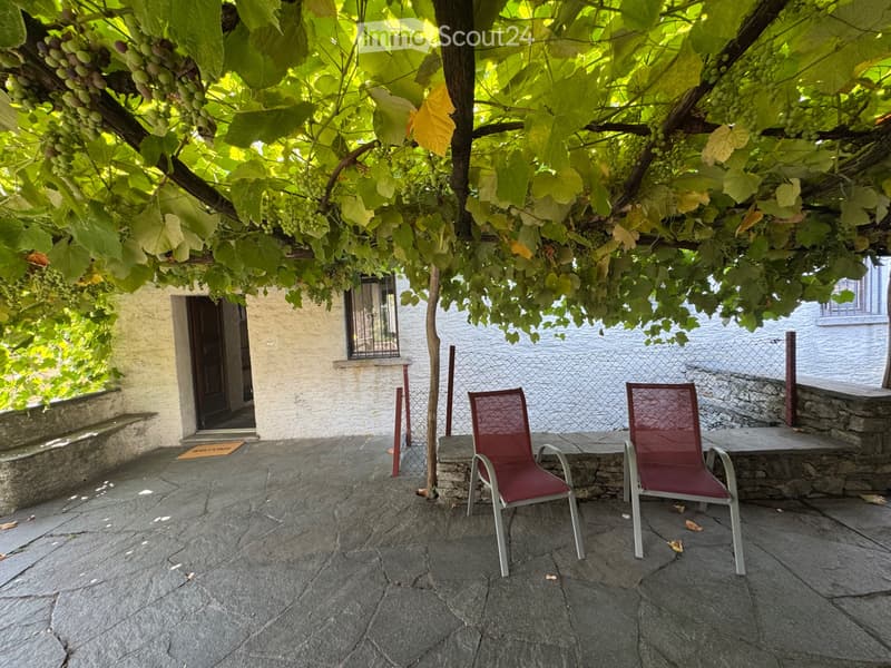 Casa ticinese completamente ammobiliata, giardino e pergola (3)
