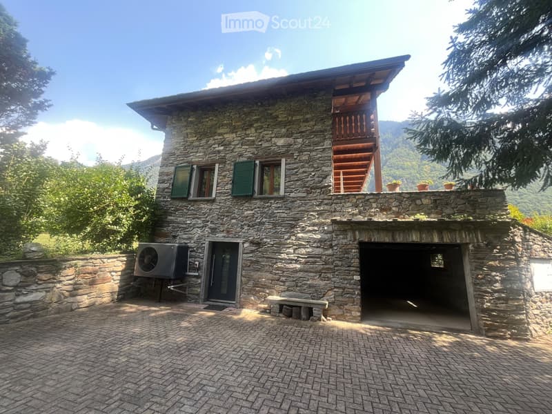 Casa dabitazione indipendente con ampio giardino (2)