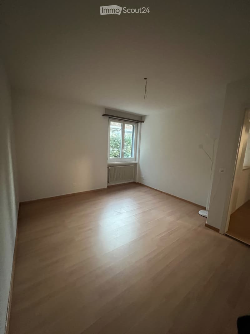 Attraktive 2.5-Zimmerwohnung mit grosszügigem Privatgarten (2)