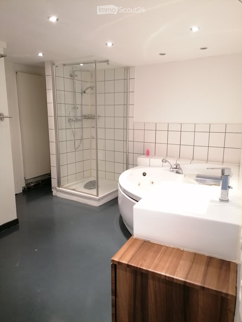 Charmante 5.5-Zimmer-Altbauwohnung in Erlach befristet (1)
