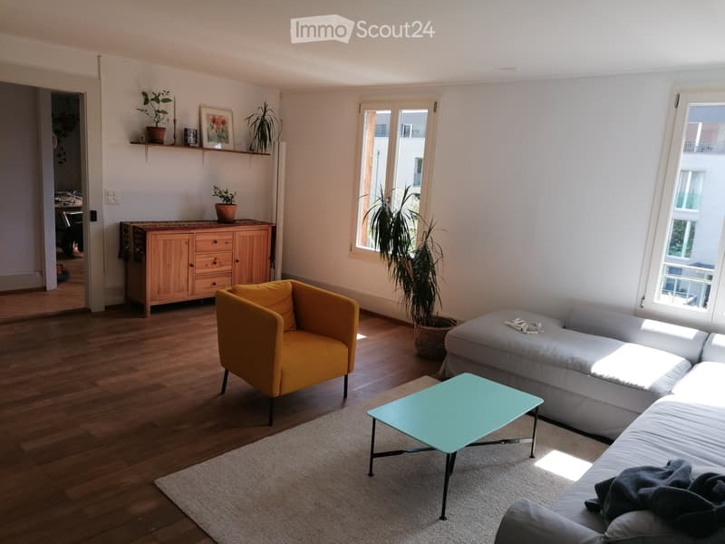 Charmante 5.5-Zimmer-Altbauwohnung in Erlach befristet (3)