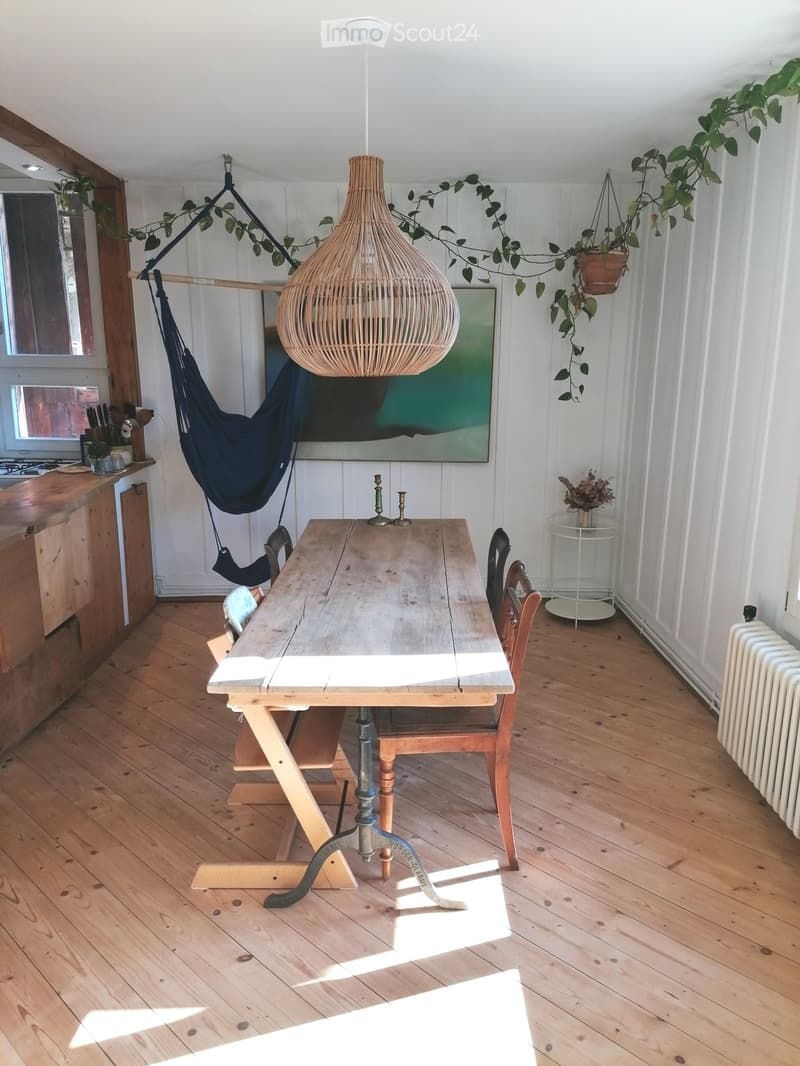 Charmante 5.5-Zimmer-Altbauwohnung in Erlach befristet (2)