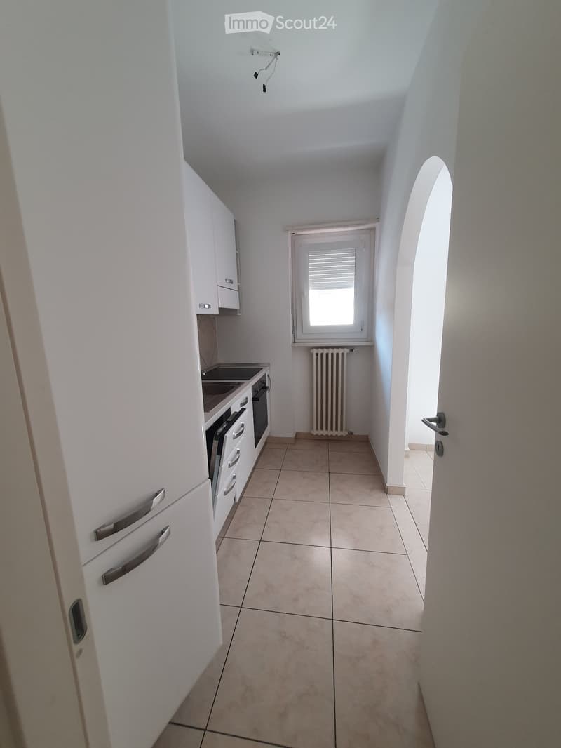 Moderno 2.5 con ampio balcone a Chiasso libero subito (2)