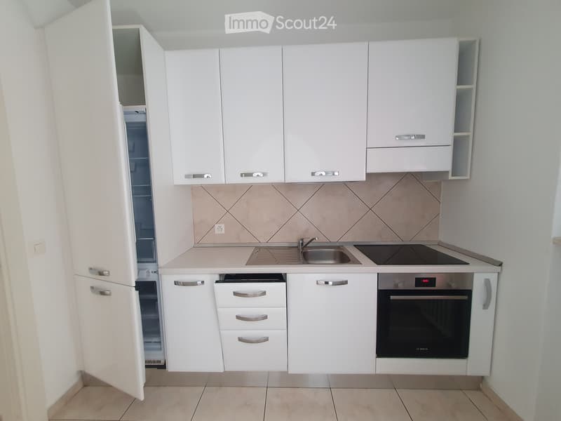 Moderno 2.5 con ampio balcone a Chiasso libero subito (1)