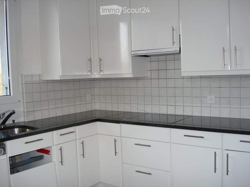 günstige 3.5 Zimmer Wohnung an zentraler Lage in Lyss (5)