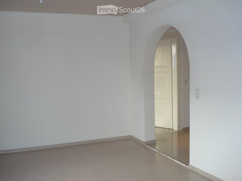 günstige 3.5 Zimmer Wohnung an zentraler Lage in Lyss (2)