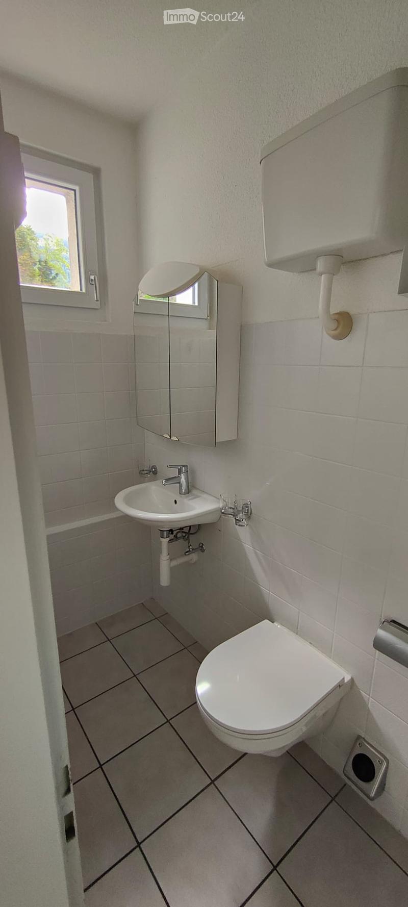 helle Wohnung in Mollis (2)