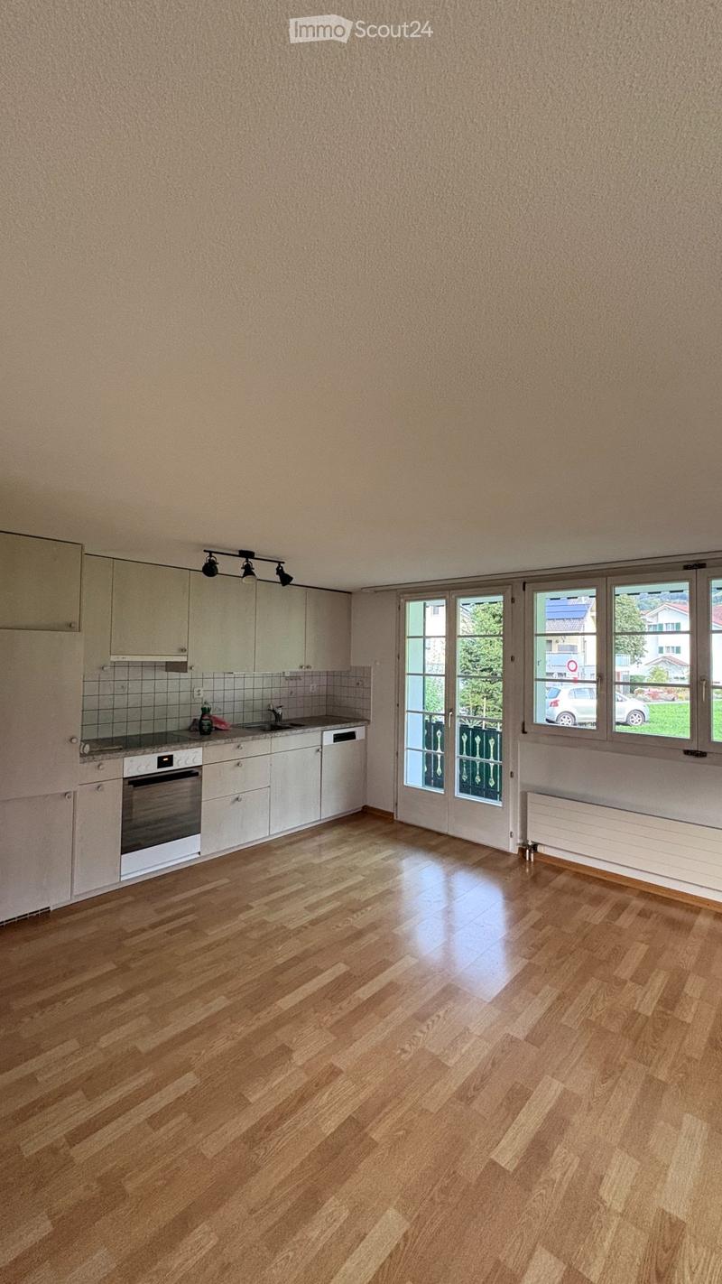 Geräumige 2.5ZimmerWohnung in ruhiger Lage in Lauerz. (1)