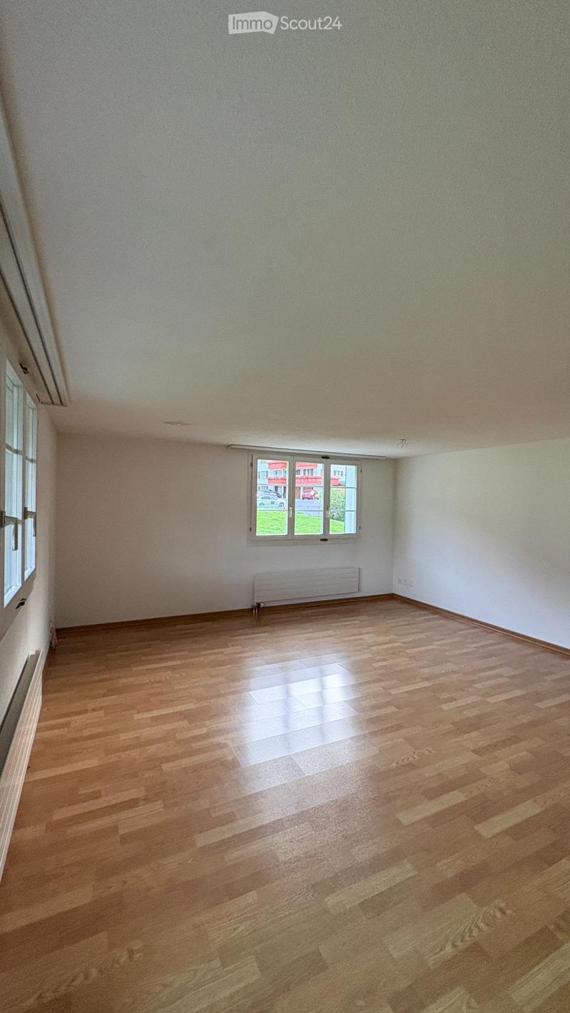 Geräumige 2.5ZimmerWohnung in ruhiger Lage in Lauerz. (3)
