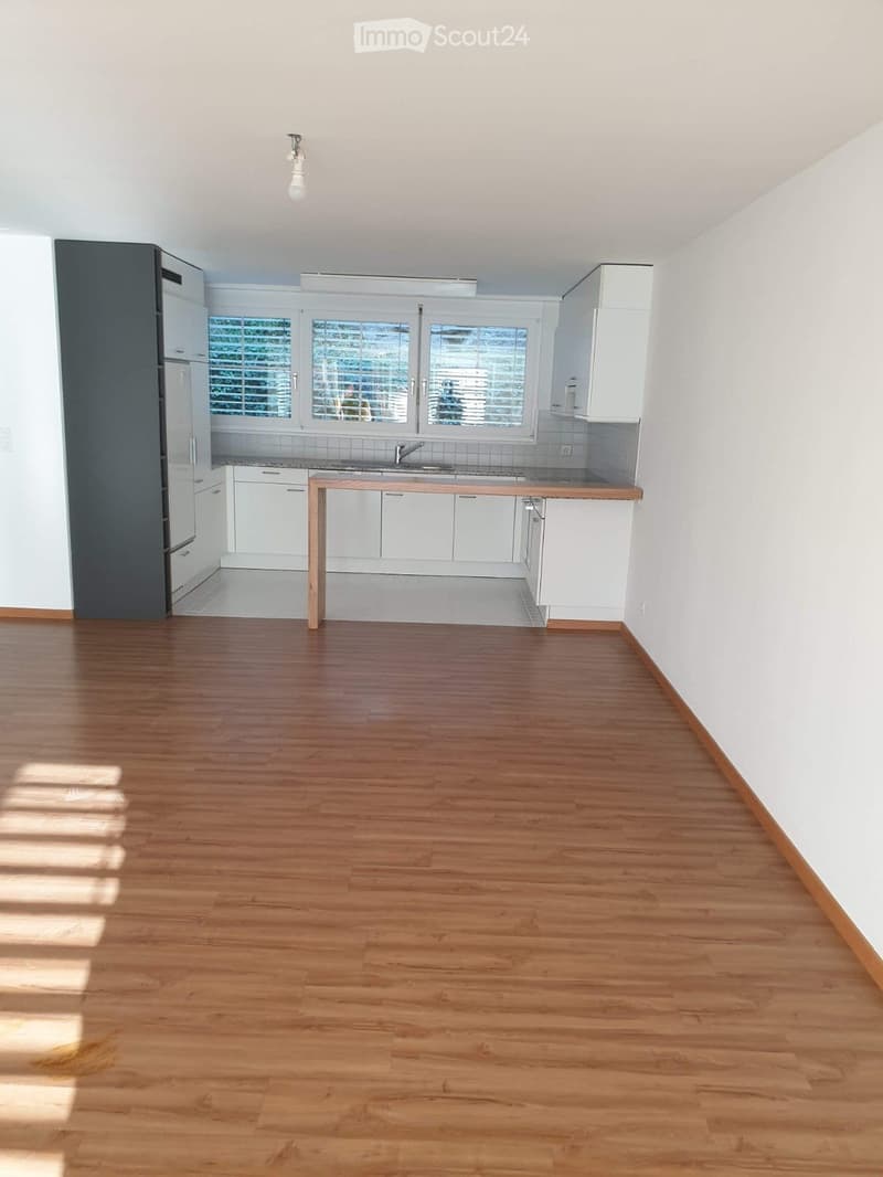 Grosszügige 2.5-Zimmer-Wohnung in Urnäsch Balkon, Bartheke (1)