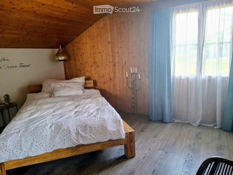 Charmante 3,5 Zimmer-Dachwohnung mit Blick auf die Berge (5)