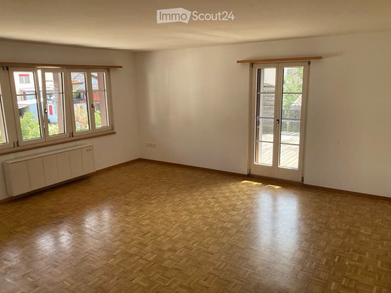 Geräumige 4.5 Zimmer Wohnung im Dorfzentrum von Plaffeien (1)