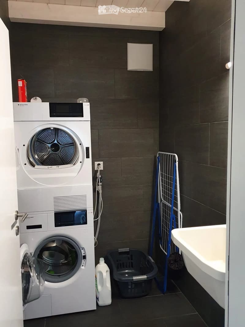 Exklusive, grosszügige 3.5 Zi.-Dachgeschosswohnung in Flums (3)