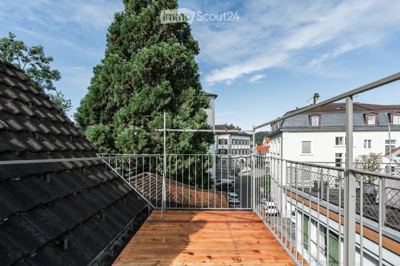 Neu Renoviert, im Zentrum, mit Balkon, 100m2, 4-Zimmer (4)