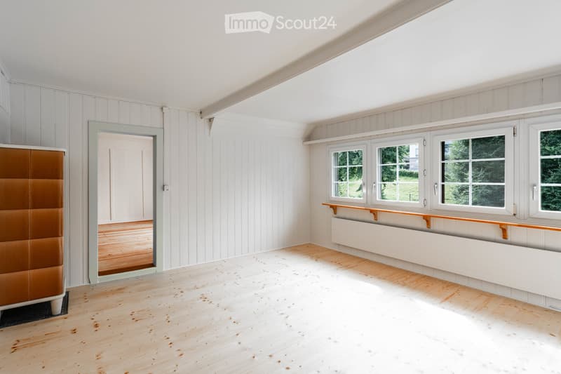 Neu Renoviert, im Zentrum, mit Balkon, 100m2, 4-Zimmer (3)