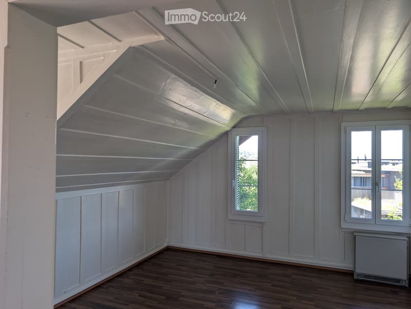 Zentrale 2.5 Zimmer-Dachwohnung in Oberdiessbach (4)