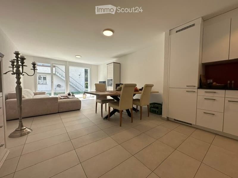 Moderne 2.5-Zimmer-Wohnung mit Gartensitzplatz (2)