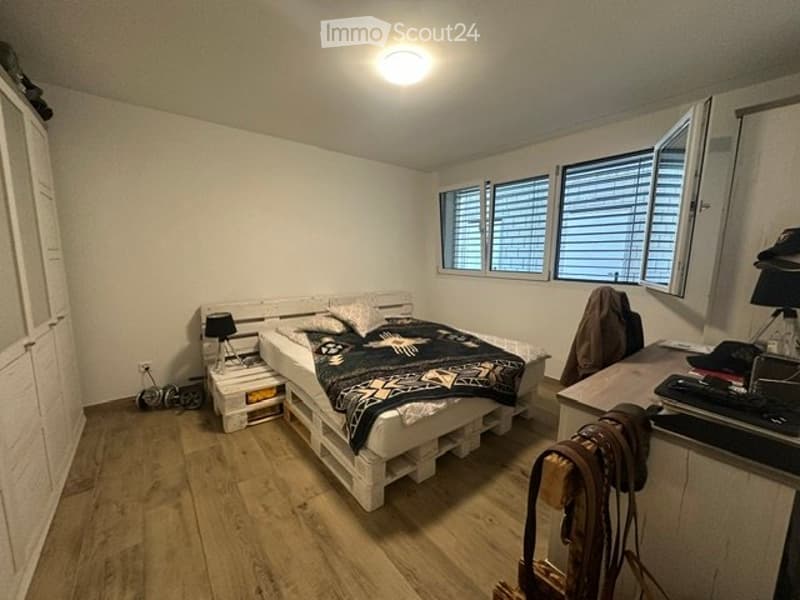 Moderne 2.5-Zimmer-Wohnung mit Gartensitzplatz (3)