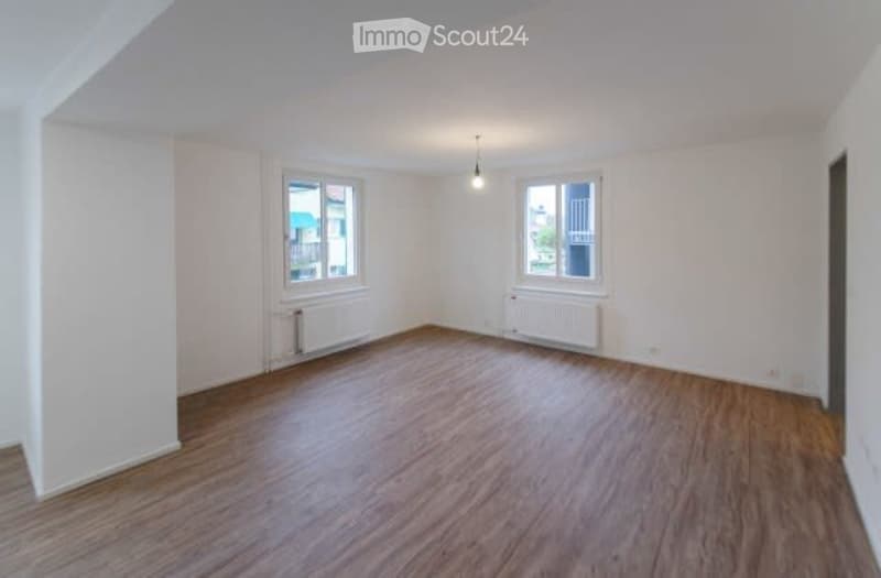 Hübsche,helle Wohnung direkt am Bahnhof Würenlos (2)