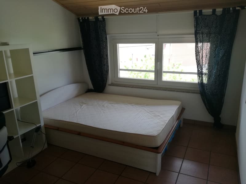 Affittiamo camera ammobiliata a Giubiasco (2)