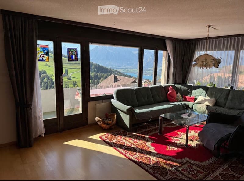 6 Zimmer Wohnung mit Balkon und Seesicht in Goldiwil o. Thun (3)