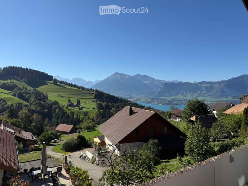 6 Zimmer Wohnung mit Balkon und Seesicht in Goldiwil o. Thun (1)