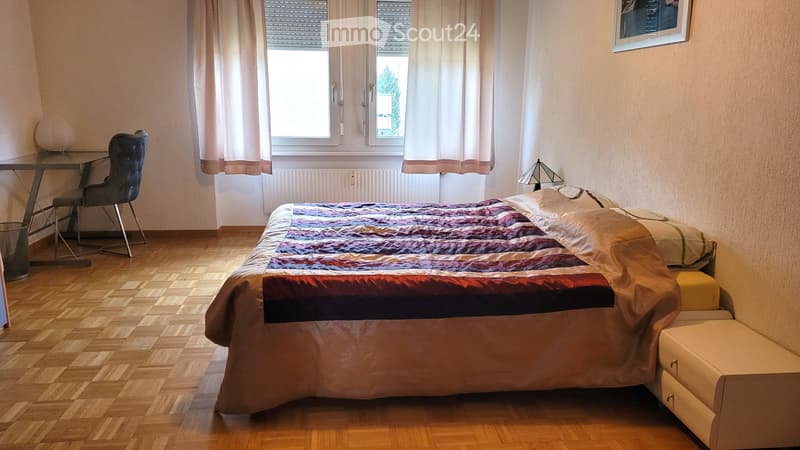 Sehr grosses und schönes ca. 26 qm WG-Zimmer ab SOFORT (1)