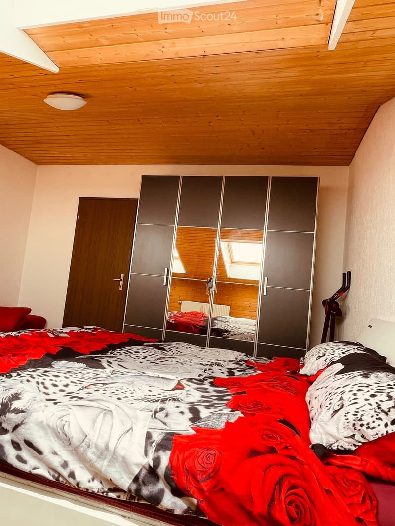 Sehr schönes und voll-möbliertes Zimmer ab SOFORT (1)