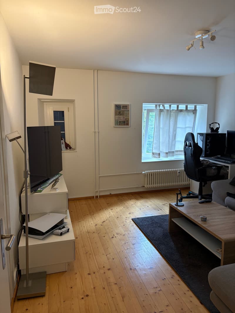 Schöne 2.5 Zimmerwohnung, 1. OG per 1. November 2026 (2)