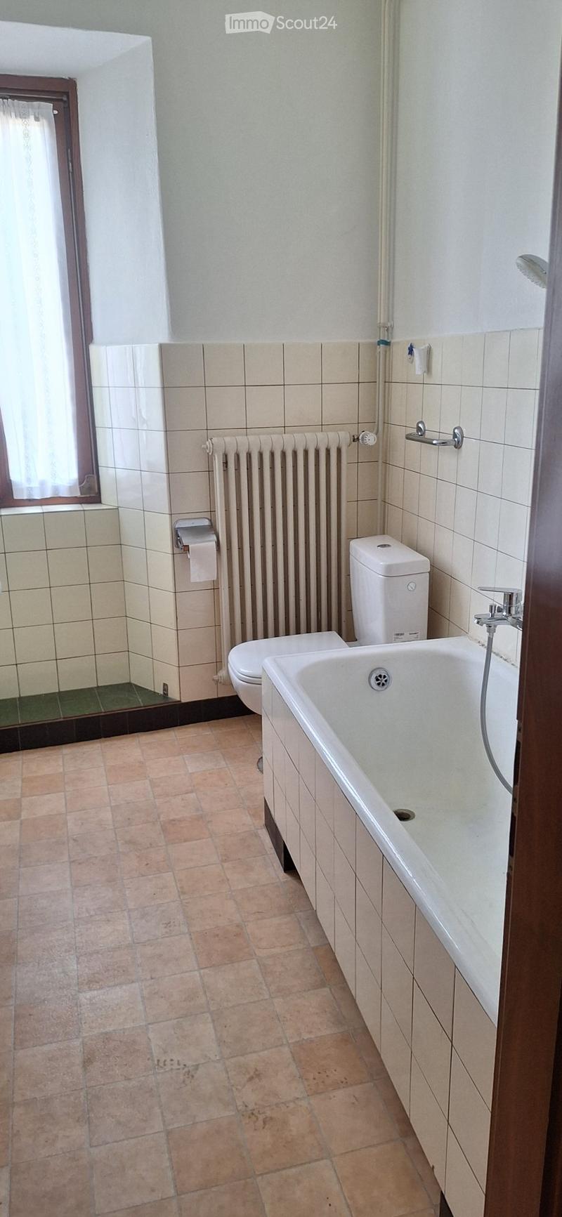 Appartamento in casa bifamiliare in corte con posto auto (5)