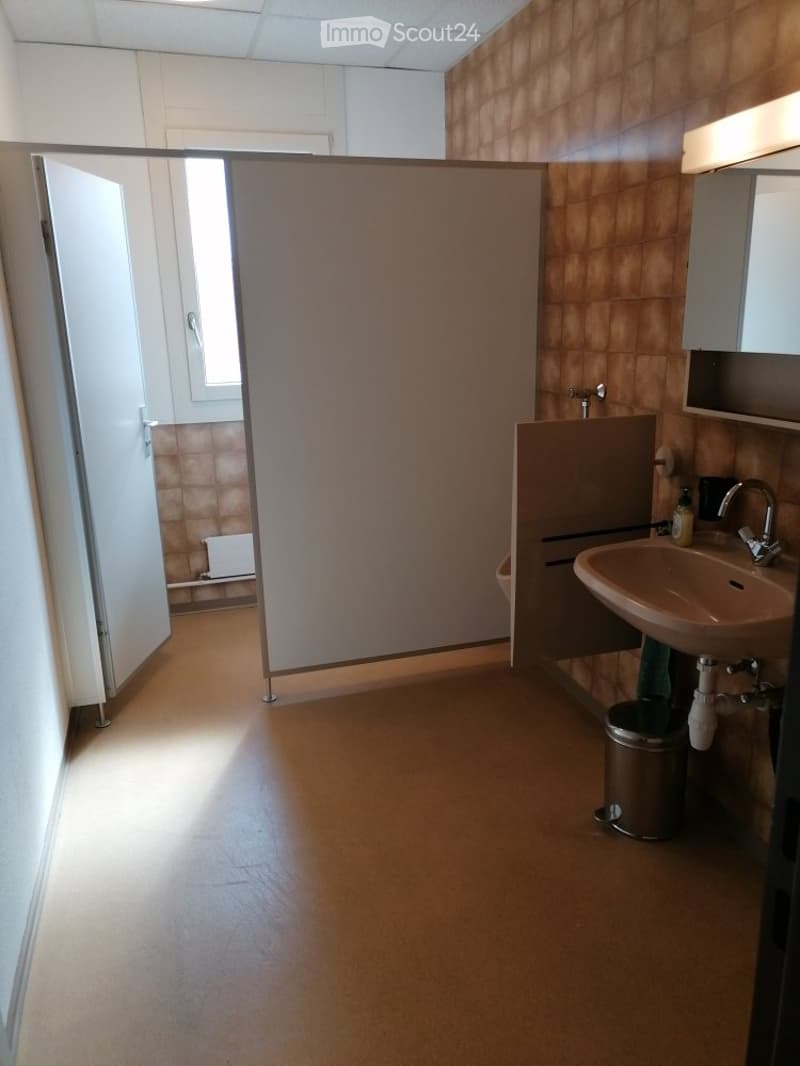 Wohnen Einzelzimmer in WG-Büro (2)