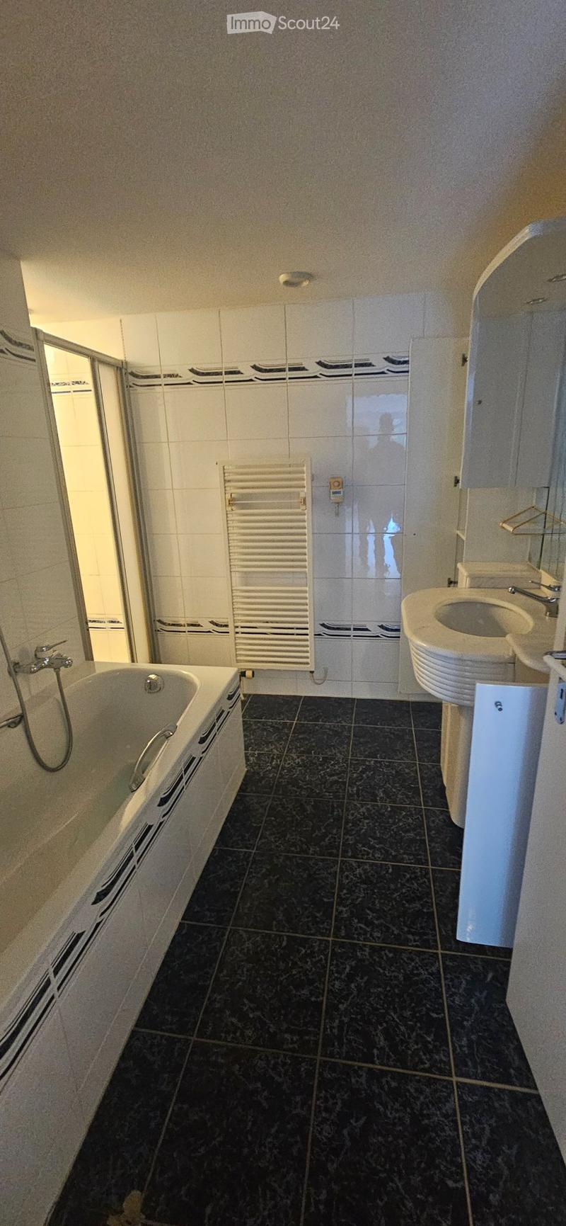5 Zimmer Wohnung an bester Lage (2)