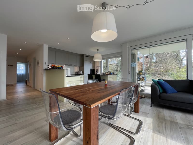 Moderne 3.5 Zimmer Wohnung 90qm in Steuergünstigen Gemeinde (1)