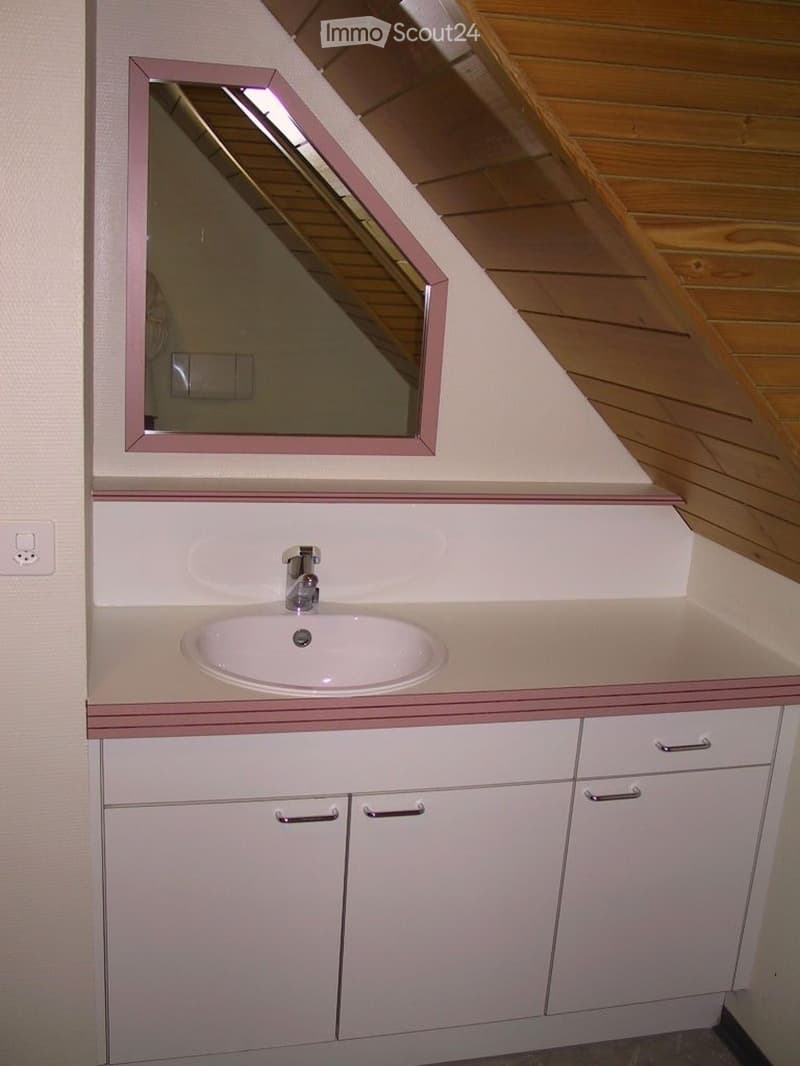 Ruhige Dachwohnung (2)